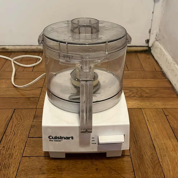 Cuisinart Pro Classic 7 Cup Food Processor - Picture 1 of 4